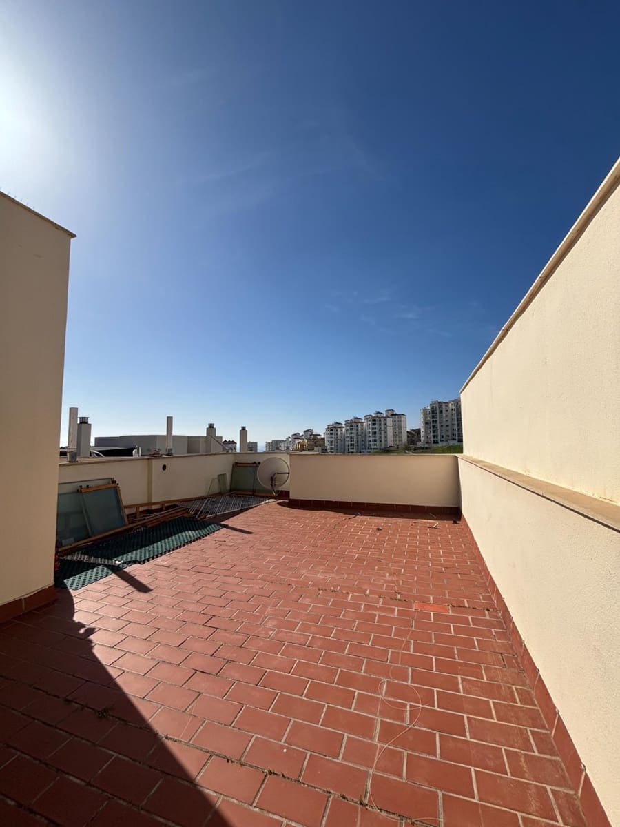 Ático de 2 habitaciones en Estepona en venta - 399.000 € (Ref: 9629995)