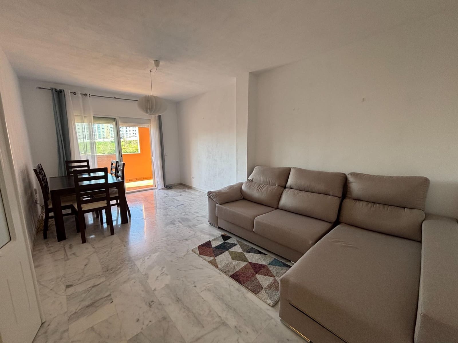 Ático de 2 habitaciones en Estepona en venta - 399.000 € (Ref: 9629995)