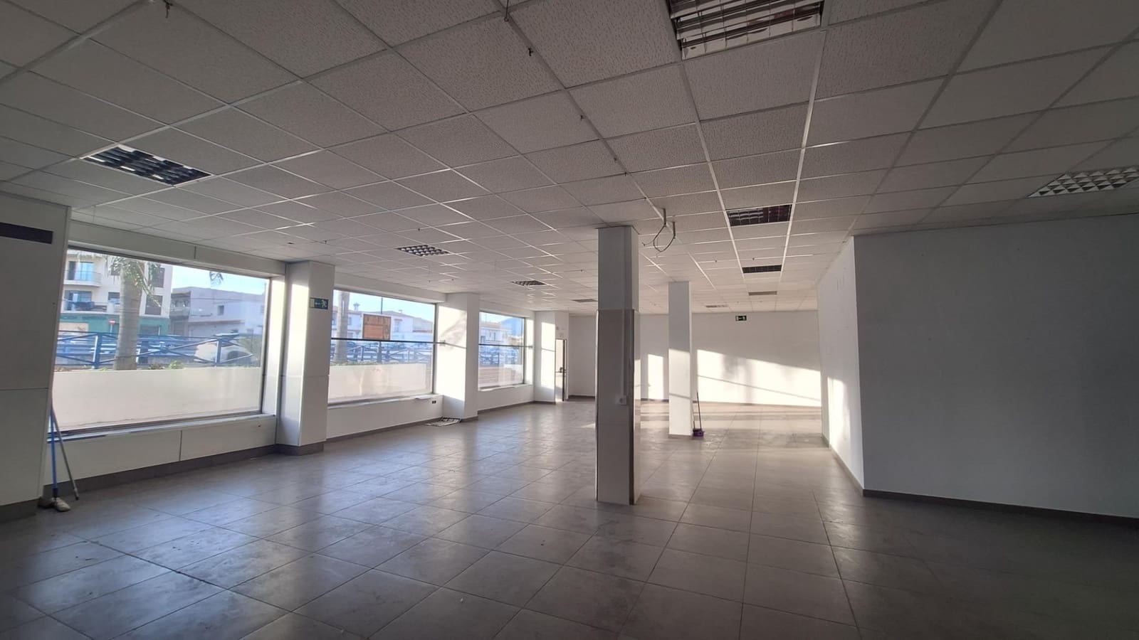 Kaupallinen vuokrattavana paikassa San Luis de Sabinillas - 2 499 € (Ref: 9645048)