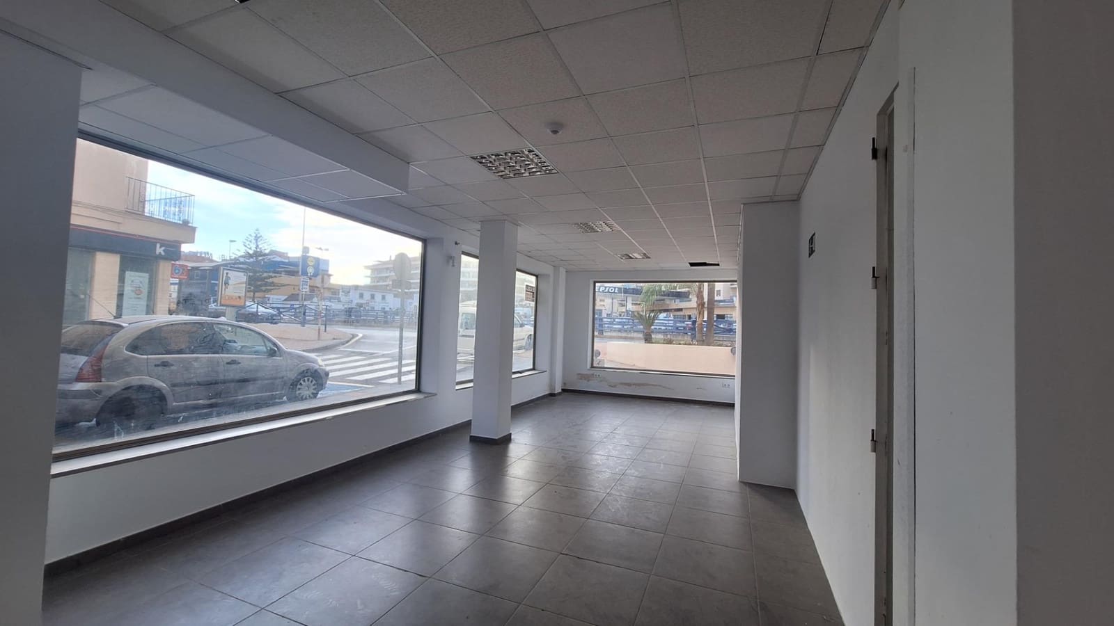 Kaupallinen vuokrattavana paikassa San Luis de Sabinillas - 2 499 € (Ref: 9645048)