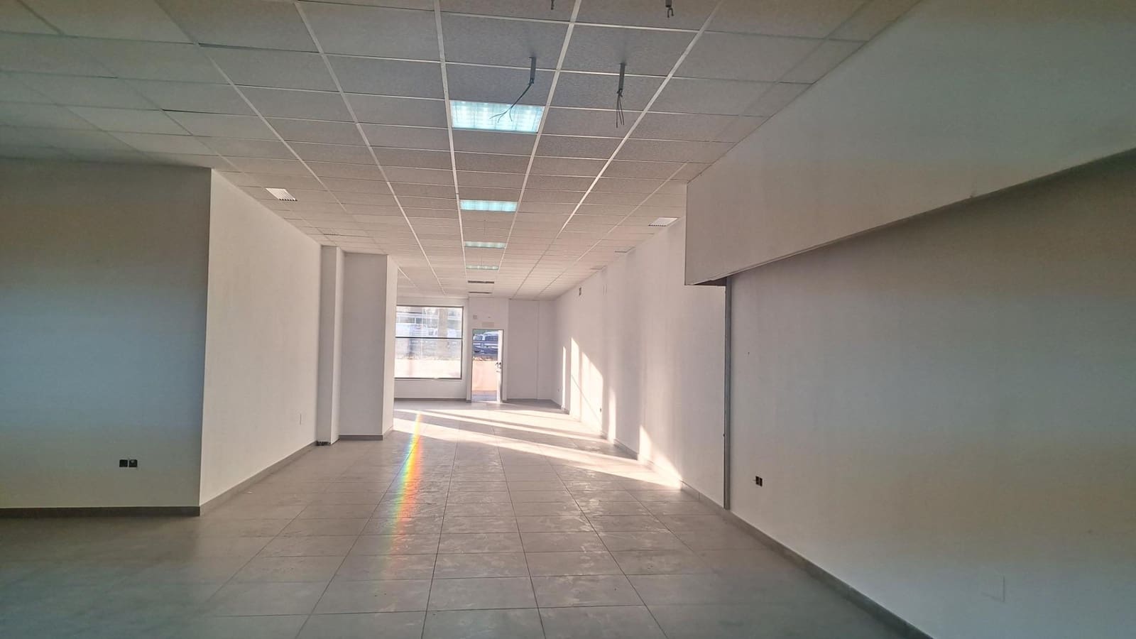 Kaupallinen vuokrattavana paikassa San Luis de Sabinillas - 2 499 € (Ref: 9645048)