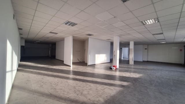 Kaupallinen vuokrattavana paikassa San Luis de Sabinillas, Manilva - 2 499 € (Ref: 9645048)