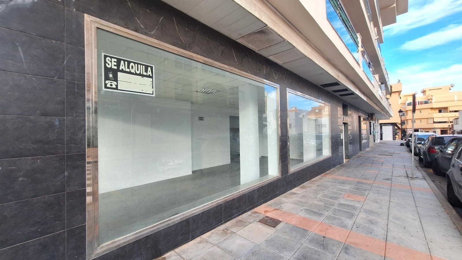 Kaupallinen vuokrattavana paikassa San Luis de Sabinillas - 2 499 € (Ref: 9645048)