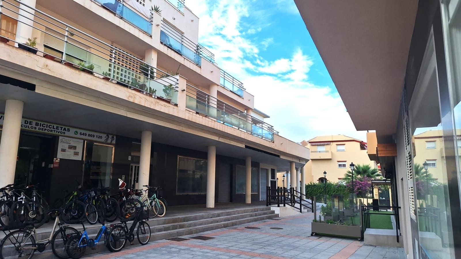 Kaupallinen vuokrattavana paikassa San Luis de Sabinillas - 2 499 € (Ref: 9645048)