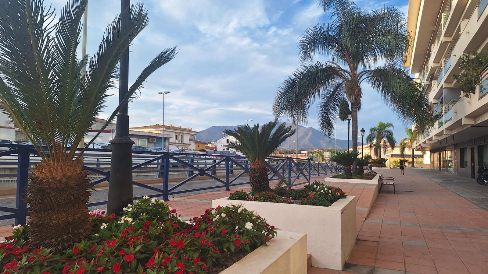 Kaupallinen vuokrattavana paikassa San Luis de Sabinillas - 2 499 € (Ref: 9645048)