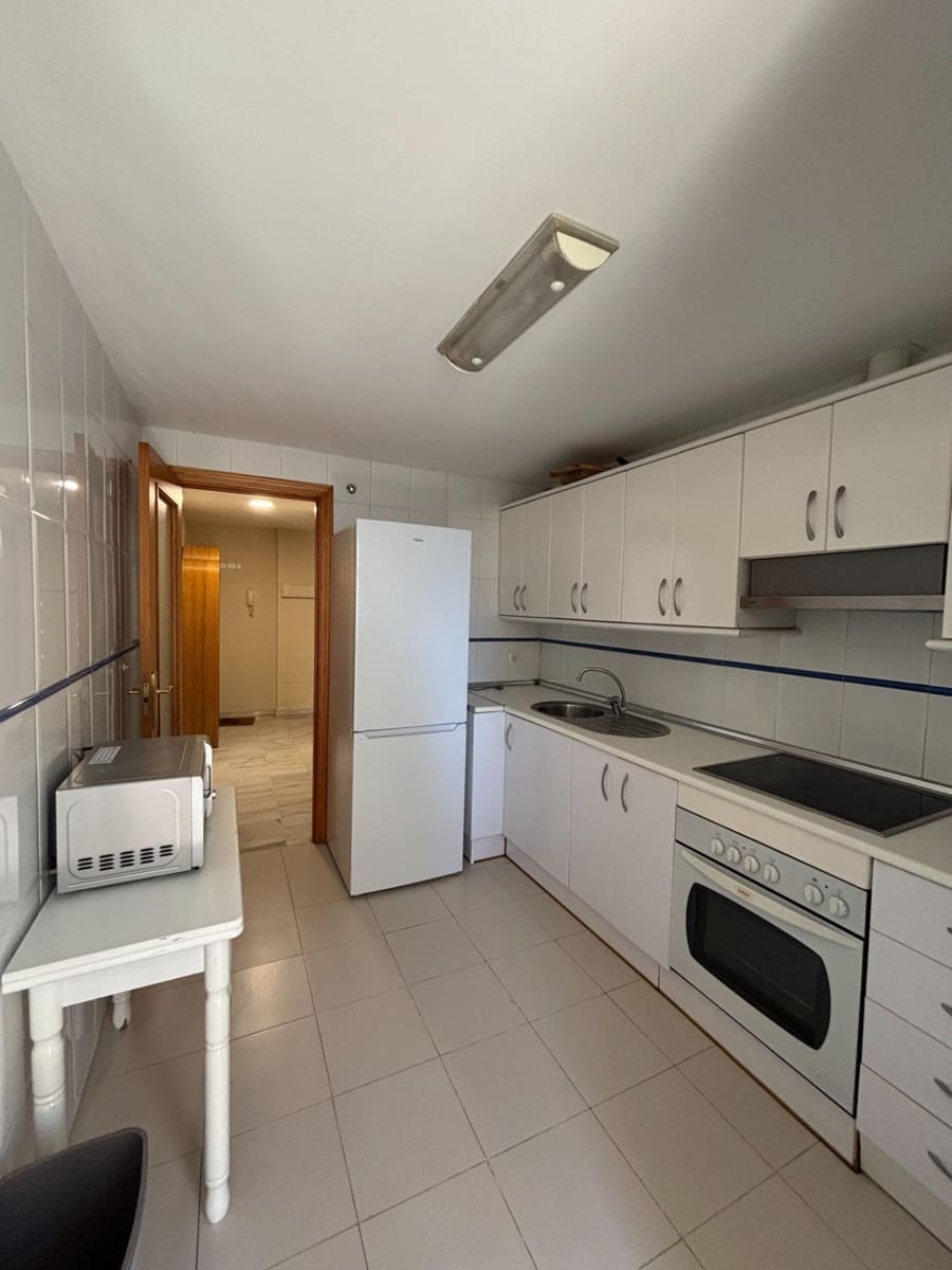 3 bedroom Apartment for rent in Estepona with garage - € 1,500 (Ref: 9695370)