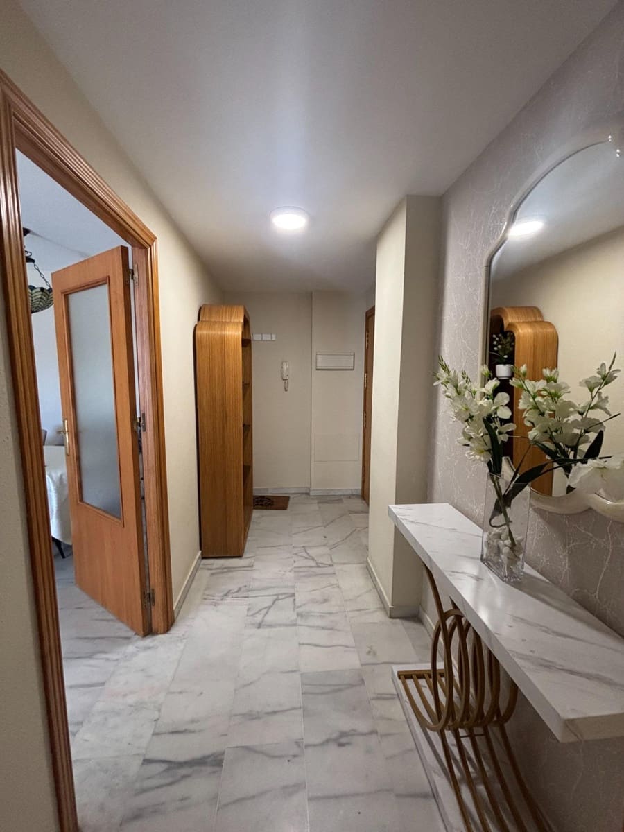 3 bedroom Apartment for rent in Estepona with garage - € 1,500 (Ref: 9695370)