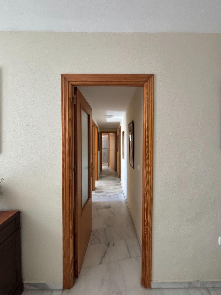 3 bedroom Apartment for rent in Estepona with garage - € 1,500 (Ref: 9695370)