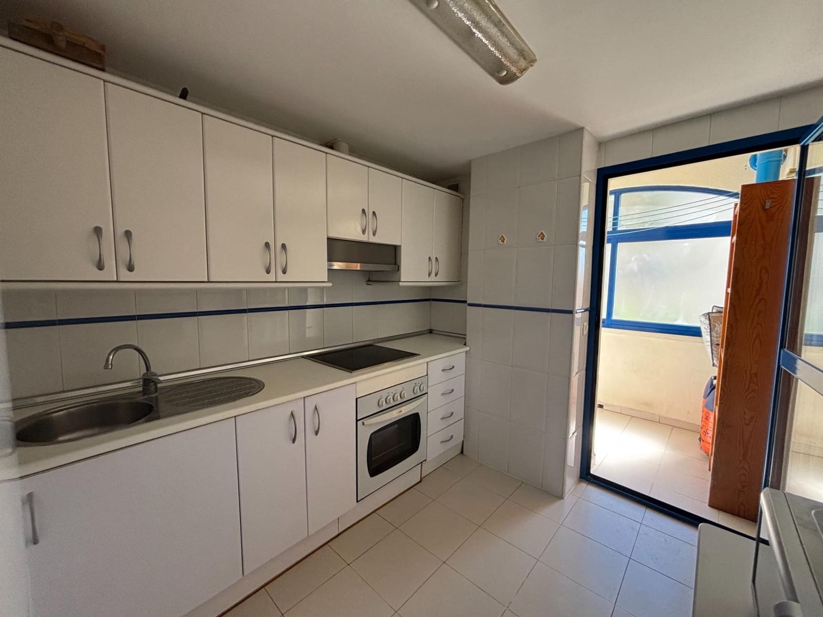 3 bedroom Apartment for rent in Estepona with garage - € 1,500 (Ref: 9695370)
