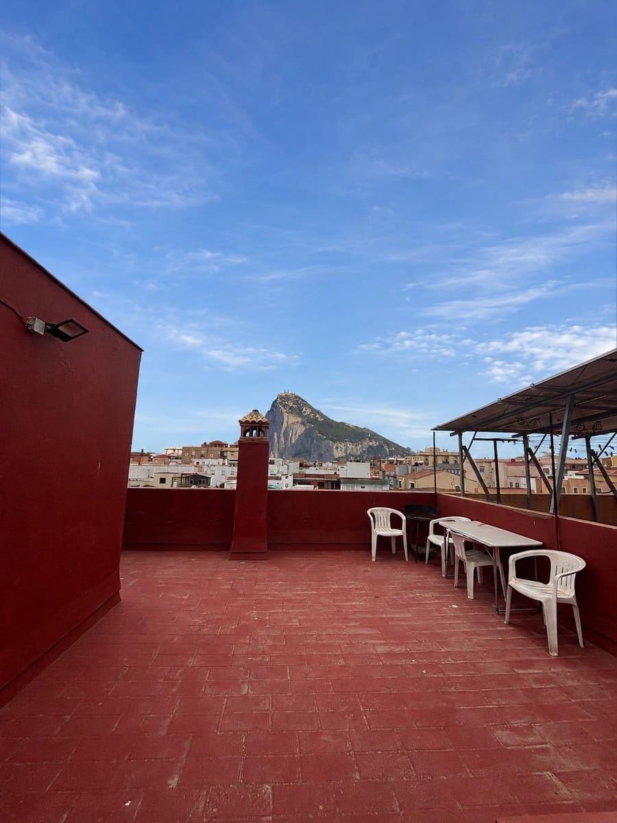 3 sovrum Radhus att hyra i La Linea de la Concepcion - 900 € (Ref: 9913196)
