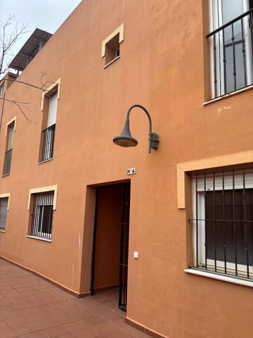 3 sovrum Radhus att hyra i La Línea de la Concepción - 900 € (Ref: 9913196)
