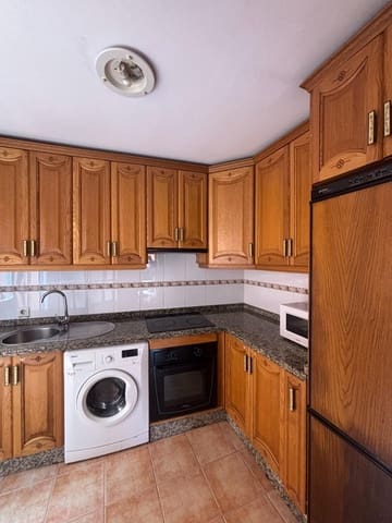 3 sovrum Radhus att hyra i La Línea de la Concepción - 900 € (Ref: 9913196)