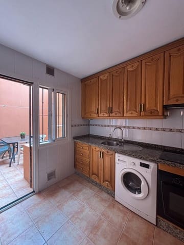 3 sovrum Radhus att hyra i La Línea de la Concepción - 900 € (Ref: 9913196)