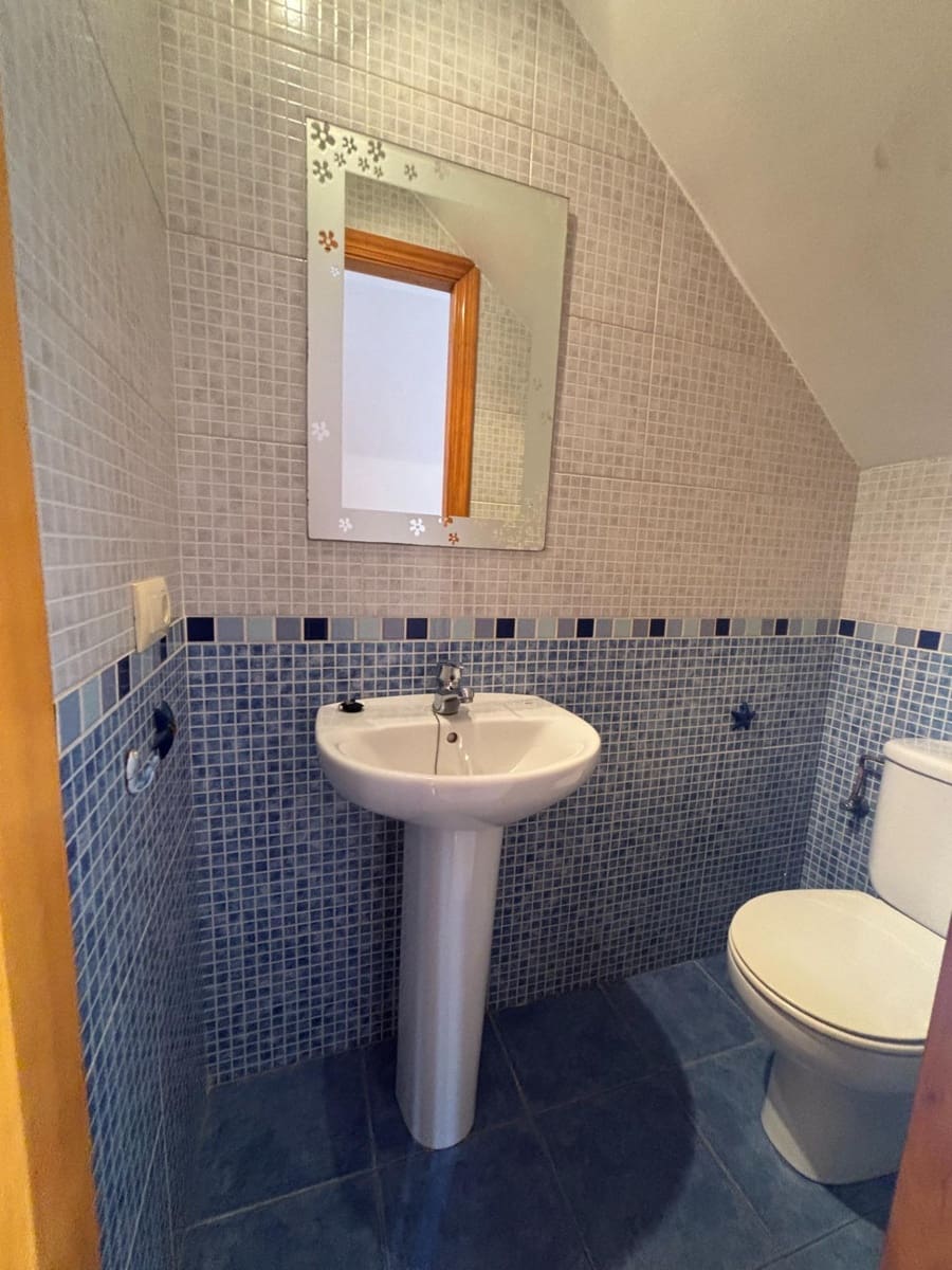 3 sovrum Radhus att hyra i La Linea de la Concepcion - 900 € (Ref: 9913196)