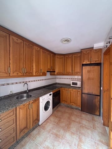 3 sovrum Radhus att hyra i La Línea de la Concepción - 900 € (Ref: 9913196)
