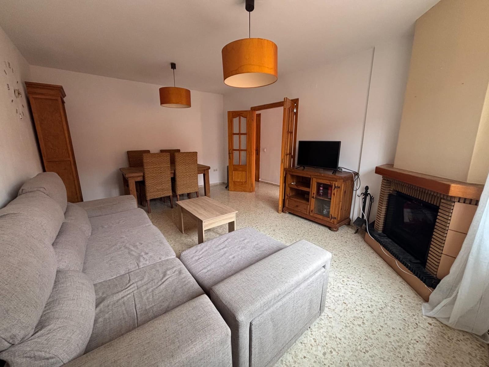 3 sovrum Radhus att hyra i La Linea de la Concepcion - 900 € (Ref: 9913196)