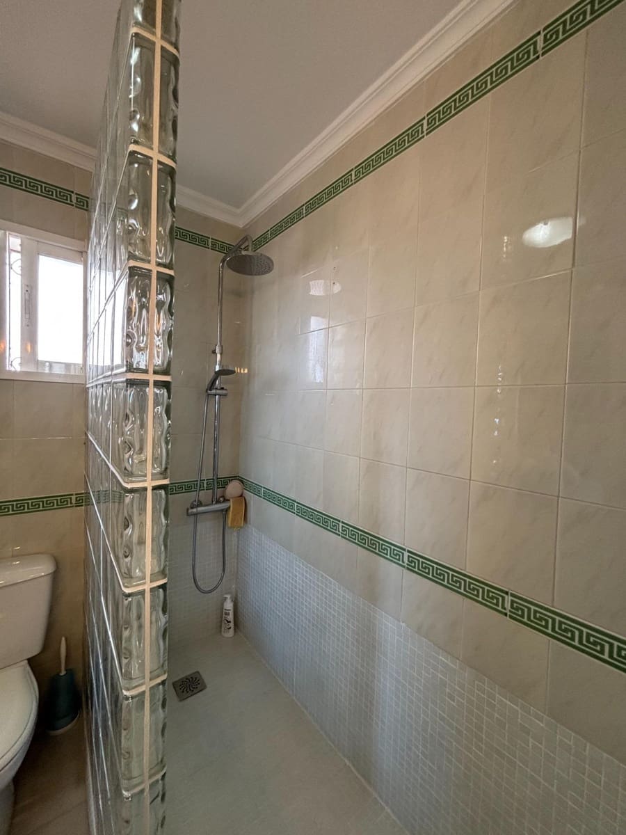 3 chambre Villa/Maison Mitoyenne à vendre à Estepona - 590 000 € (Ref: 9936656)