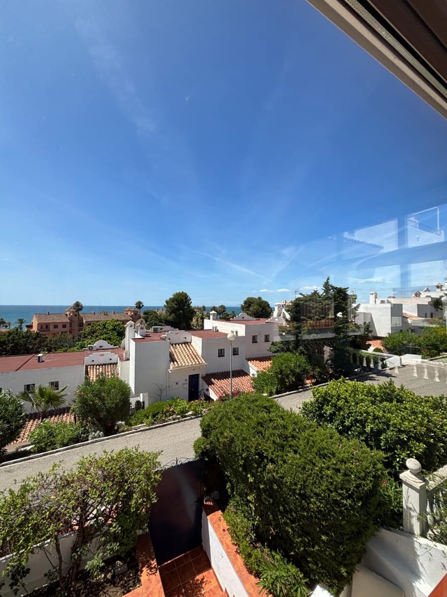 3 chambre Villa/Maison Mitoyenne à vendre à Estepona - 590 000 € (Ref: 9936656)
