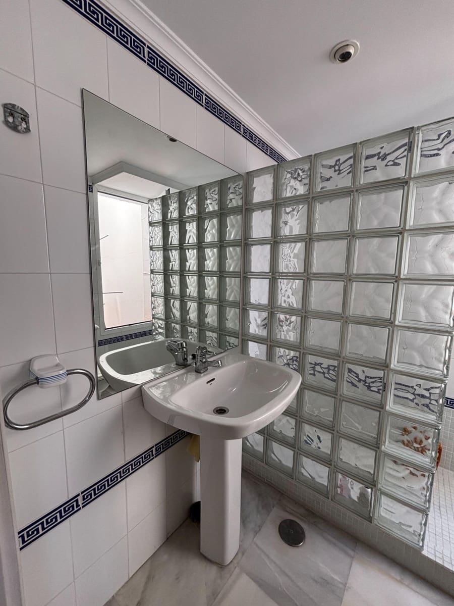 3 chambre Villa/Maison Mitoyenne à vendre à Estepona - 590 000 € (Ref: 9936656)
