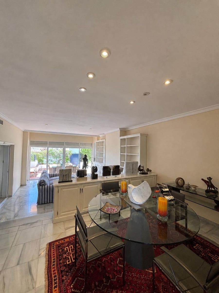 3 chambre Villa/Maison Mitoyenne à vendre à Estepona - 590 000 € (Ref: 9936656)
