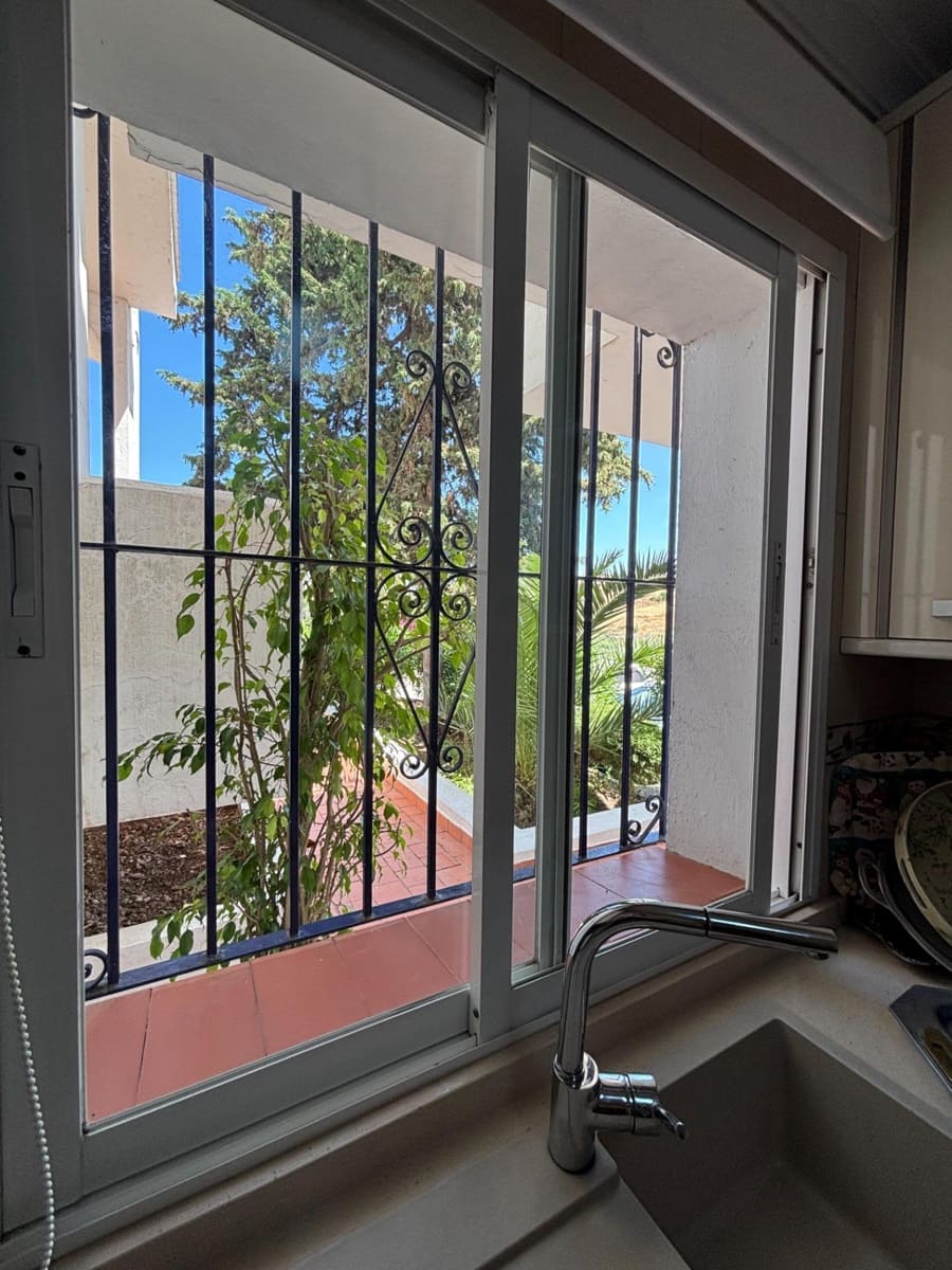 3 chambre Villa/Maison Mitoyenne à vendre à Estepona - 590 000 € (Ref: 9936656)