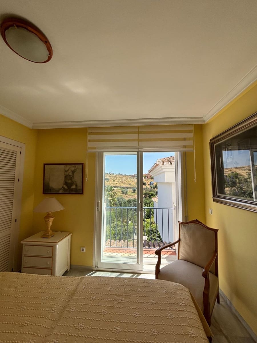 3 chambre Villa/Maison Mitoyenne à vendre à Estepona - 590 000 € (Ref: 9936656)