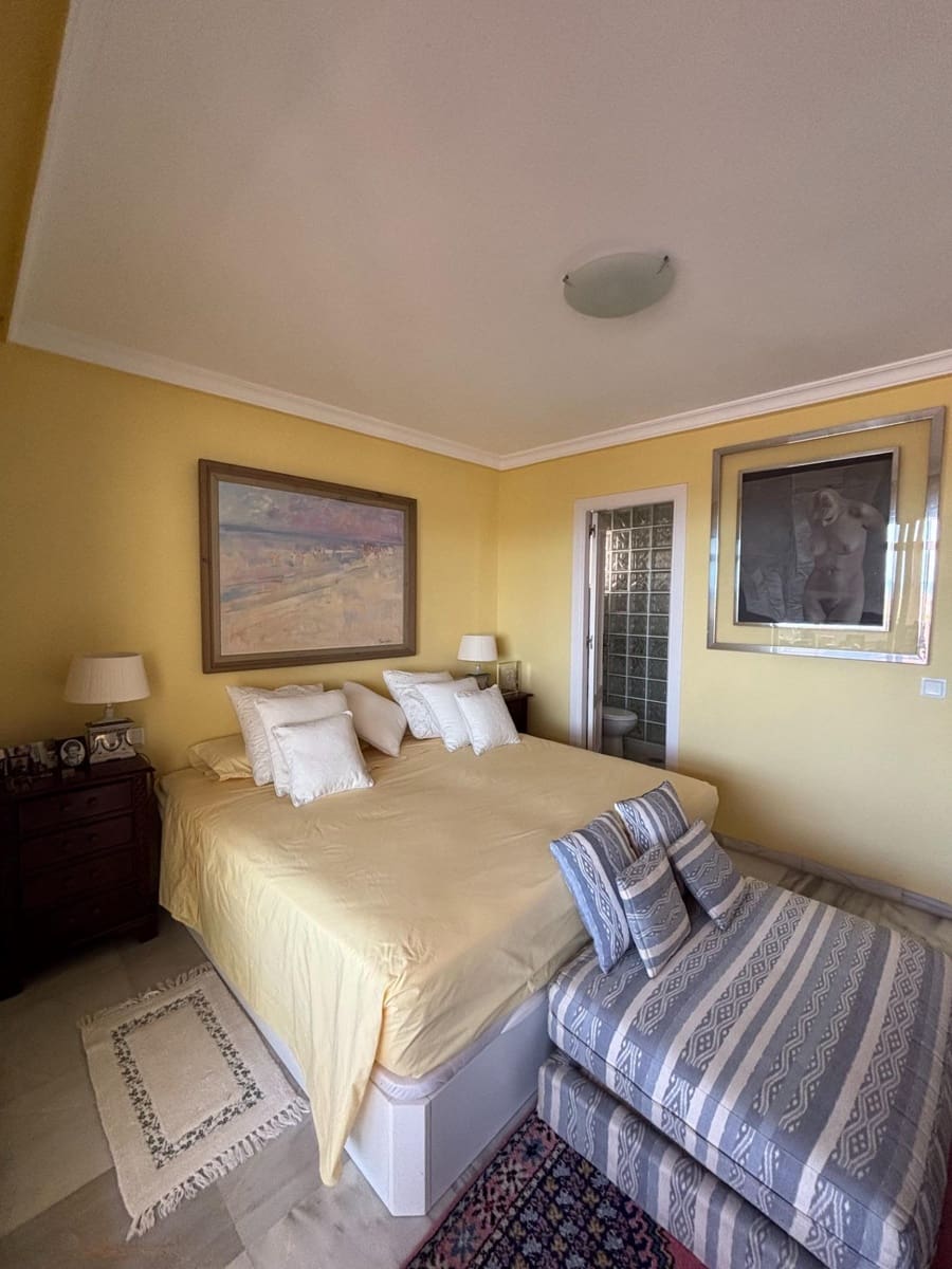 3 chambre Villa/Maison Mitoyenne à vendre à Estepona - 590 000 € (Ref: 9936656)