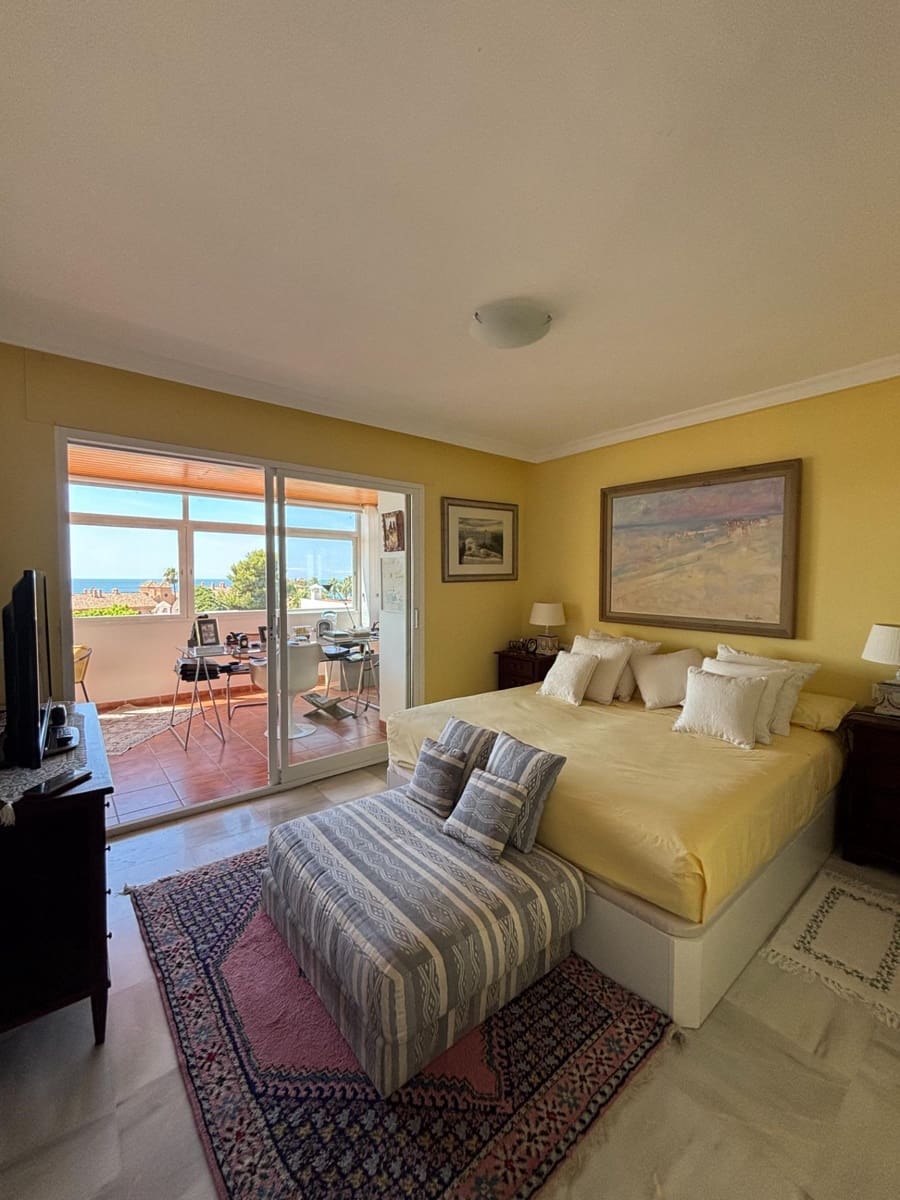 3 chambre Villa/Maison Mitoyenne à vendre à Estepona - 590 000 € (Ref: 9936656)