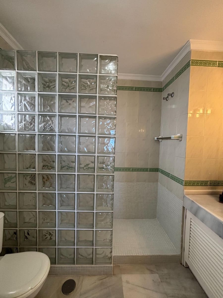 3 chambre Villa/Maison Mitoyenne à vendre à Estepona - 590 000 € (Ref: 9936656)