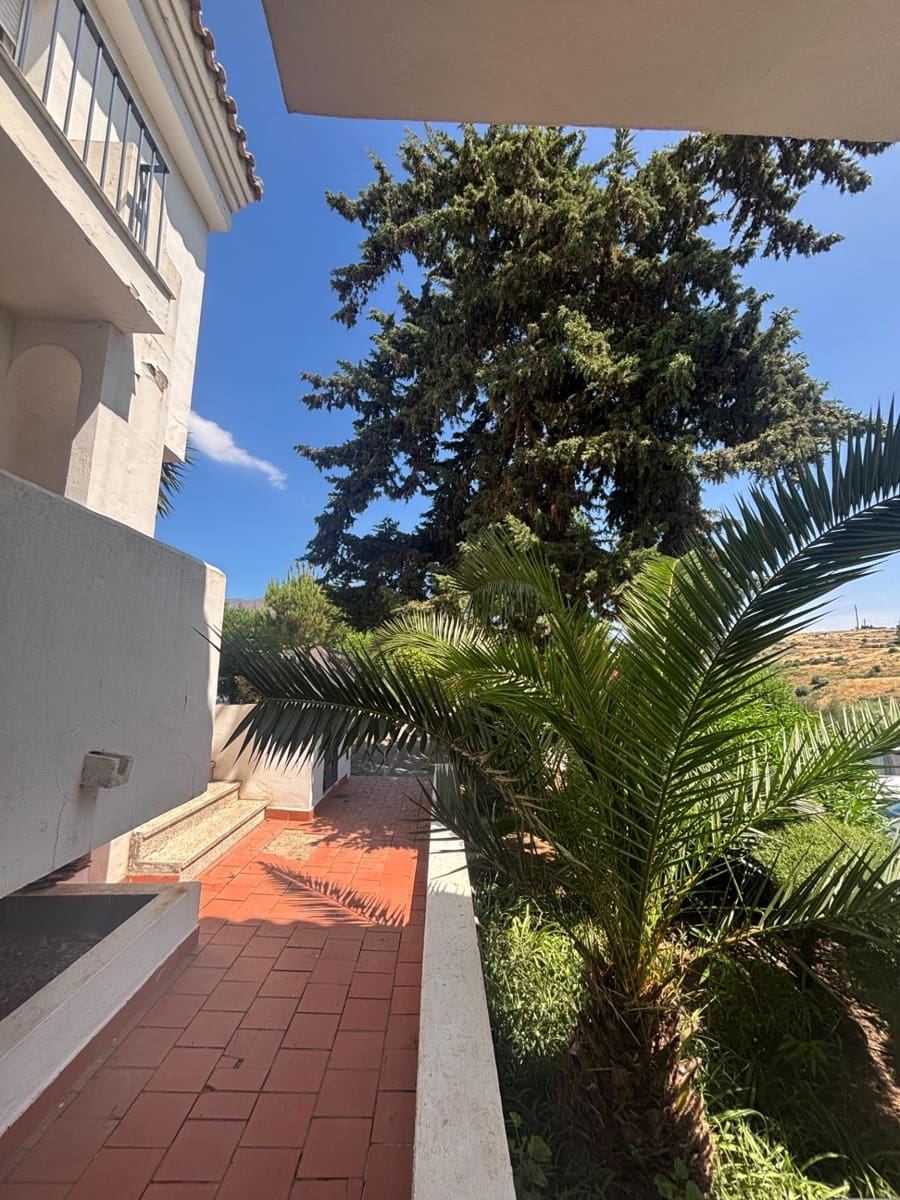 3 chambre Villa/Maison Mitoyenne à vendre à Estepona - 590 000 € (Ref: 9936656)