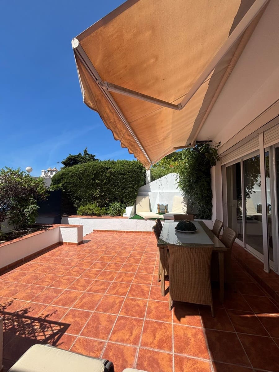 3 chambre Villa/Maison Mitoyenne à vendre à Estepona - 590 000 € (Ref: 9936656)