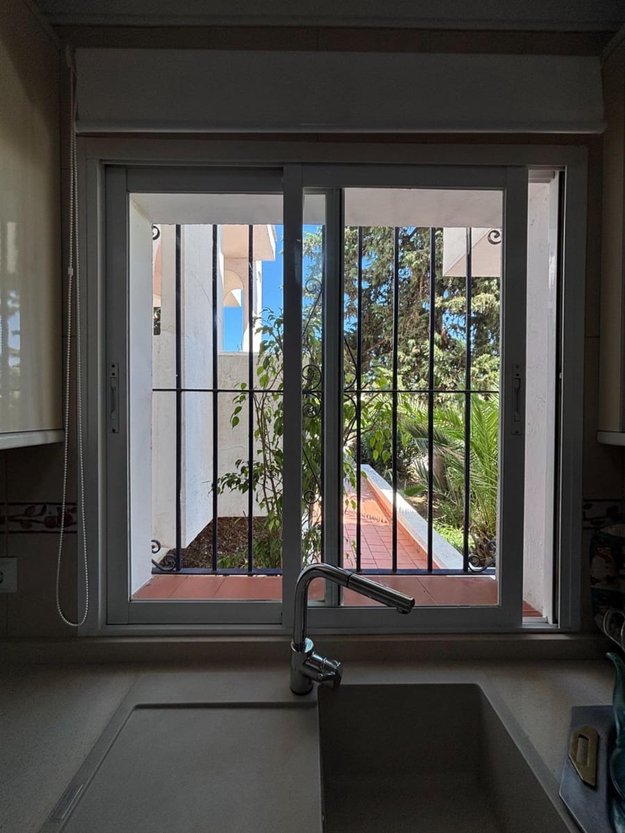 3 chambre Villa/Maison Mitoyenne à vendre à Estepona - 590 000 € (Ref: 9936656)