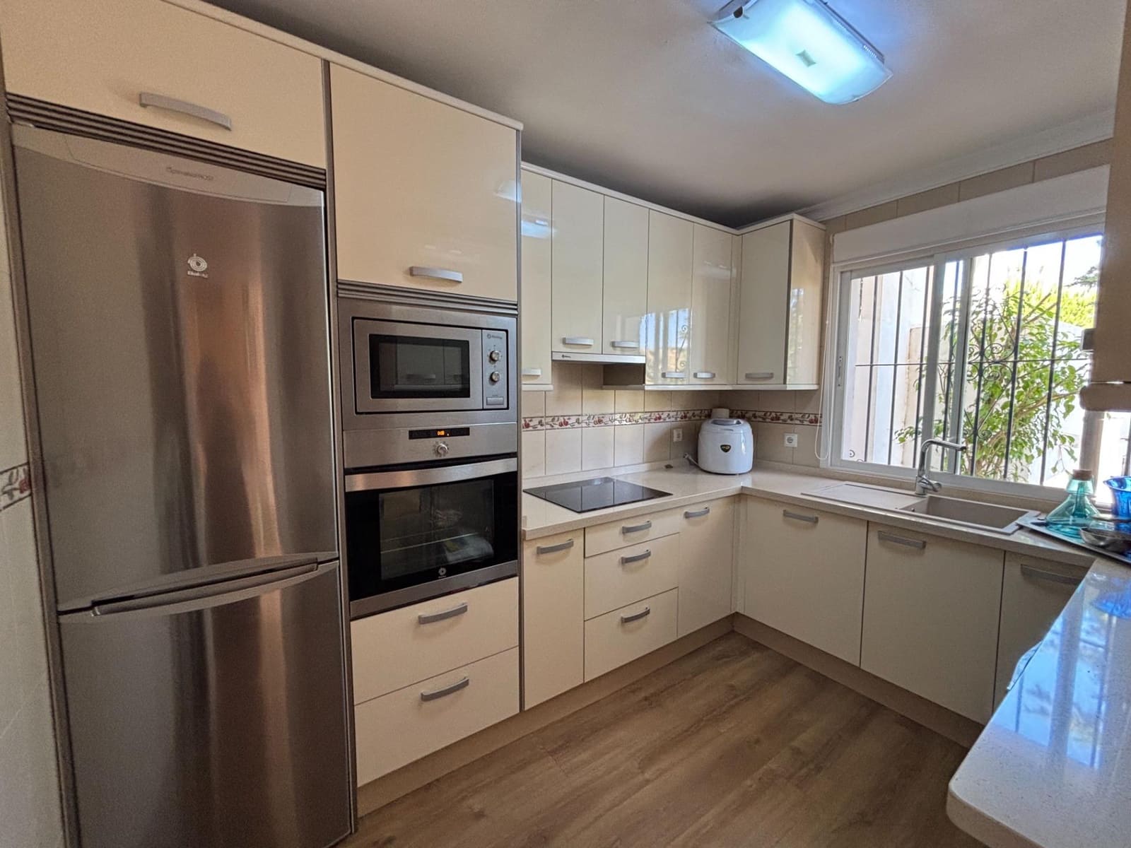 3 chambre Villa/Maison Mitoyenne à vendre à Estepona - 590 000 € (Ref: 9936656)