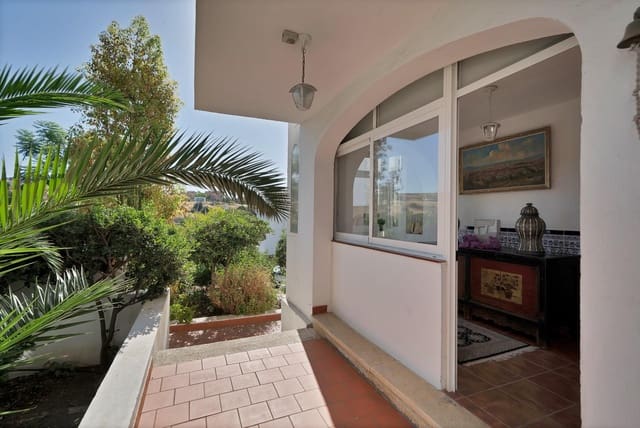 3 slaapkamer Rijtjeshuis te koop in Seghers, Estepona - € 590.000 (Ref: 9936656)