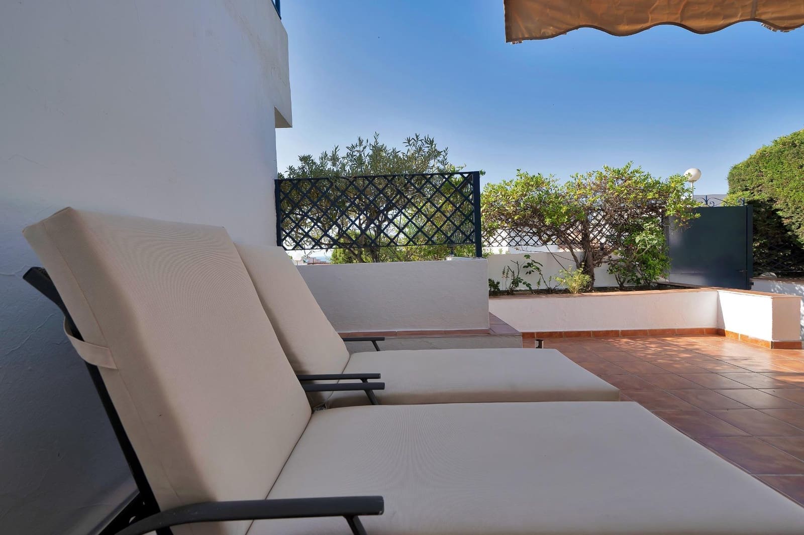 3 bedroom Terraced Villa for sale in Estepona - € 590,000 (Ref: 9936656)