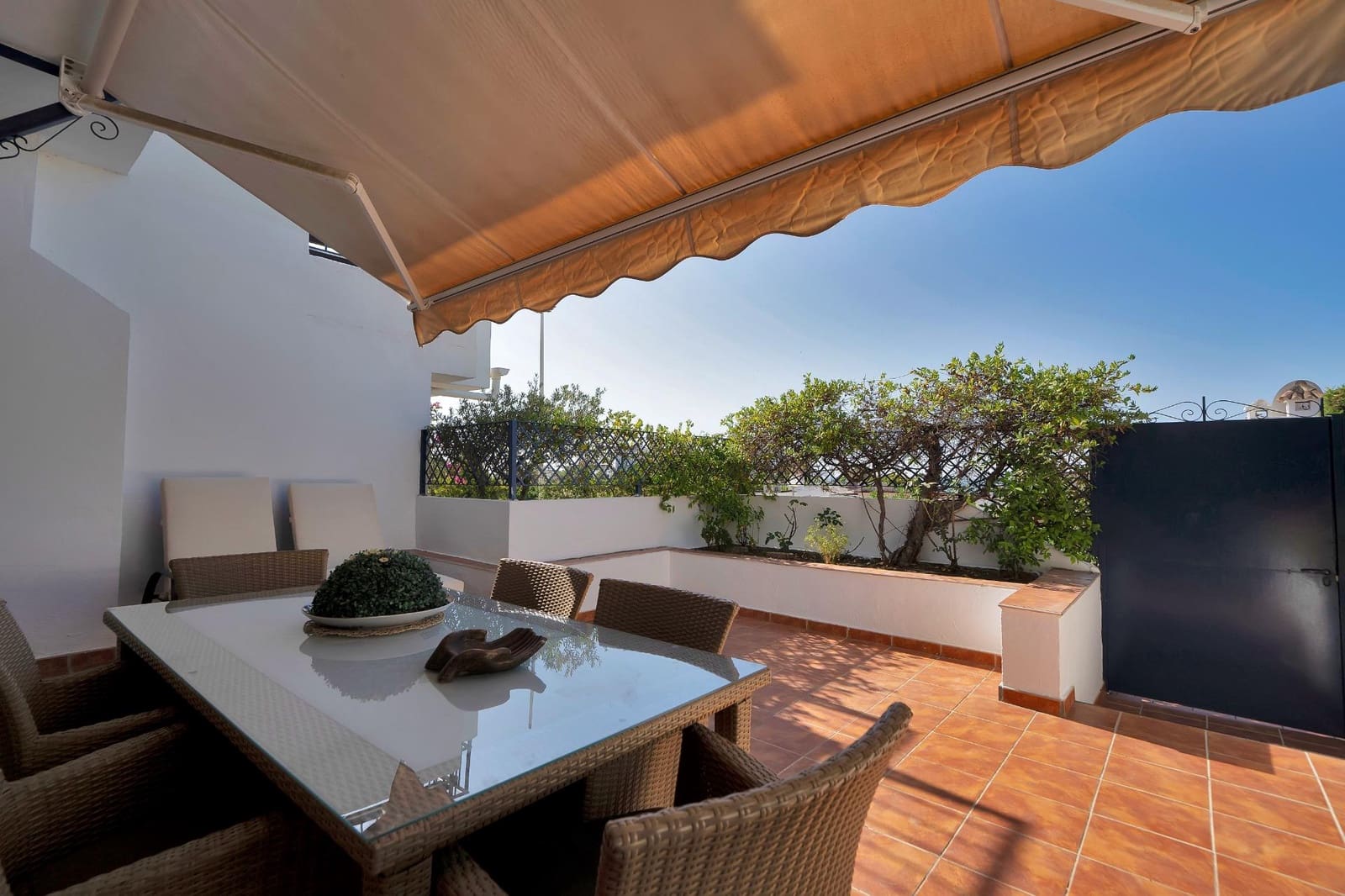 3 bedroom Terraced Villa for sale in Estepona - € 590,000 (Ref: 9936656)