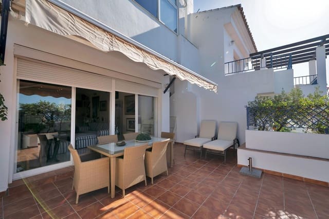 3 slaapkamer Rijtjeshuis te koop in Seghers, Estepona - € 590.000 (Ref: 9936656)