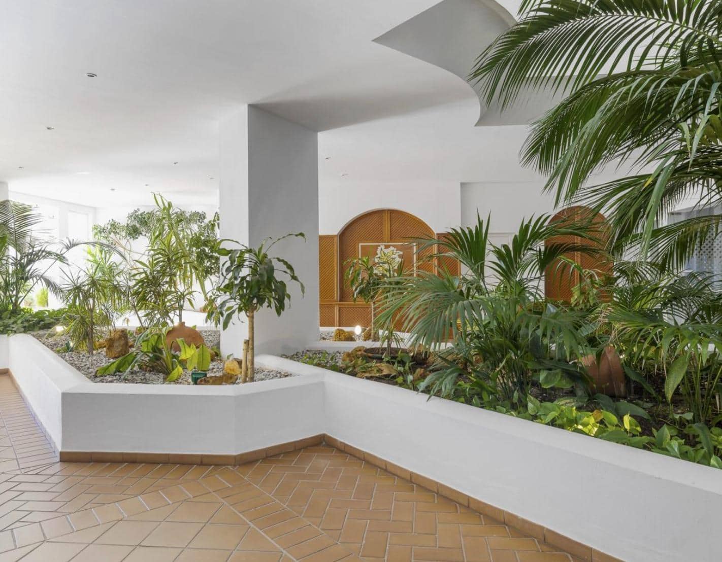3 bedroom Flat for sale in Puerto Banus with garage - € 1,595,000 (Ref: 9938222)