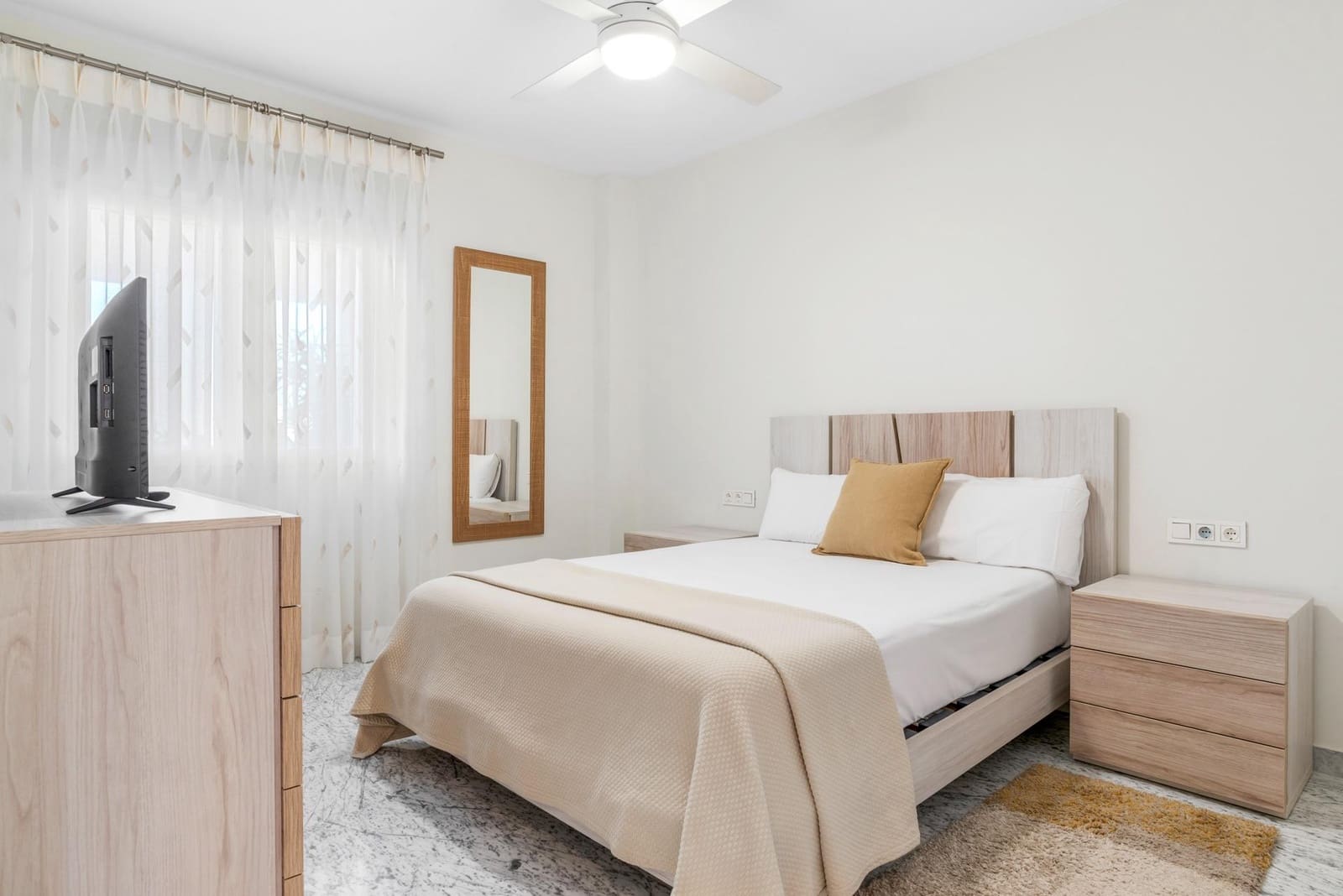 3 bedroom Flat for sale in Puerto Banus with garage - € 1,595,000 (Ref: 9938222)
