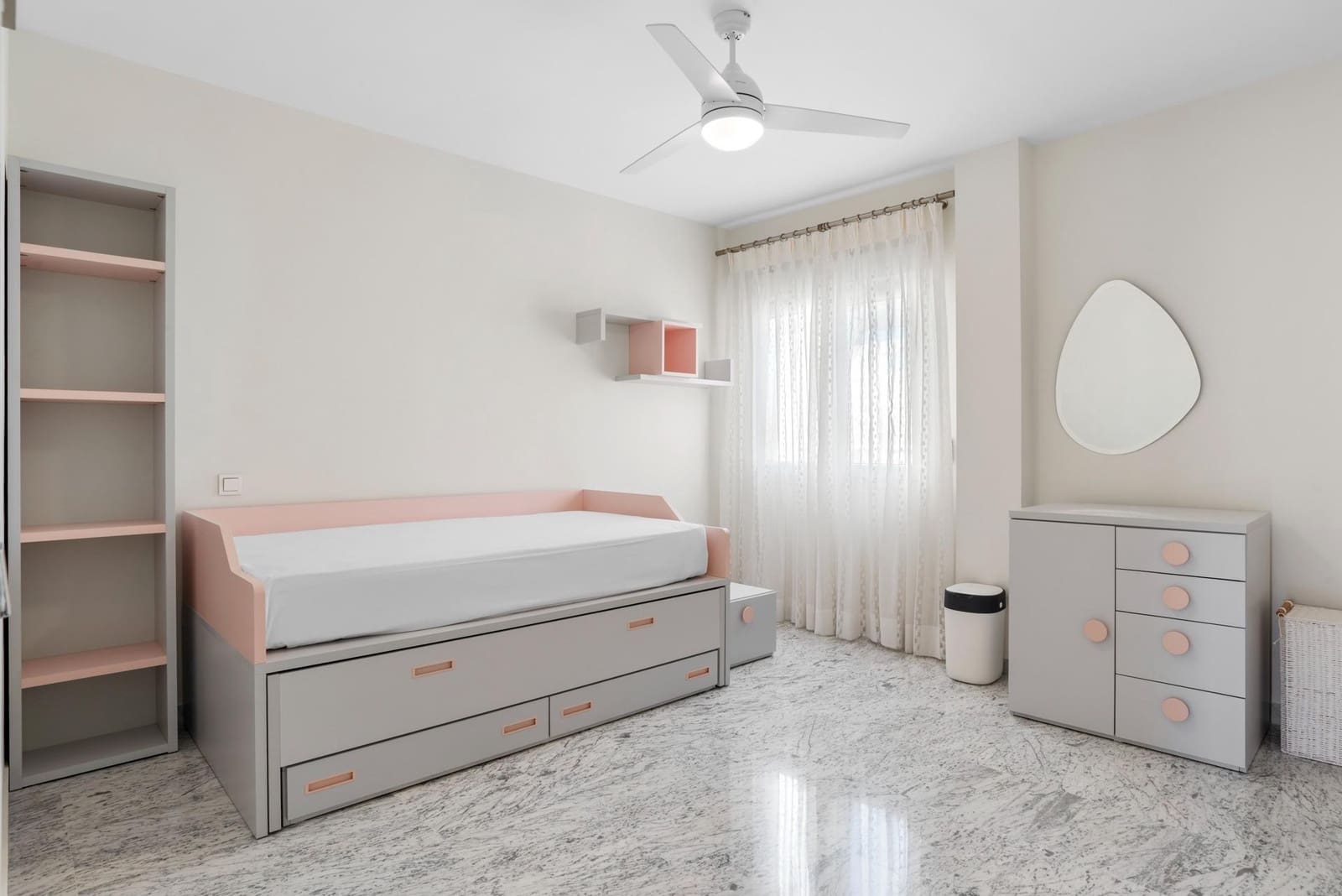 3 bedroom Flat for sale in Puerto Banus with garage - € 1,595,000 (Ref: 9938222)