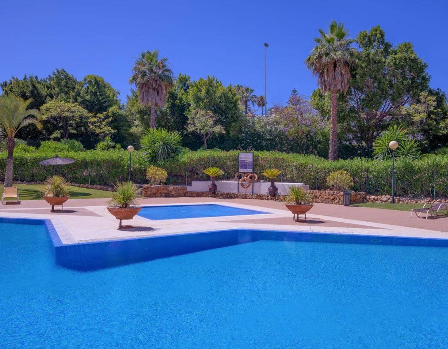 3 bedroom Flat for sale in Puerto Banus with garage - € 1,595,000 (Ref: 9938222)