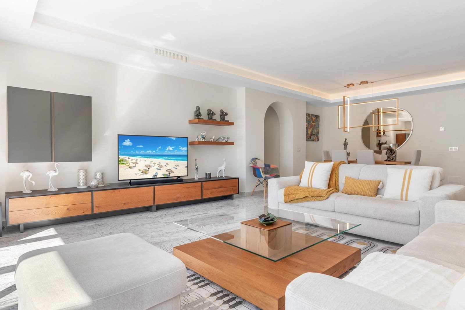 3 bedroom Flat for sale in Puerto Banus with garage - € 1,595,000 (Ref: 9938222)