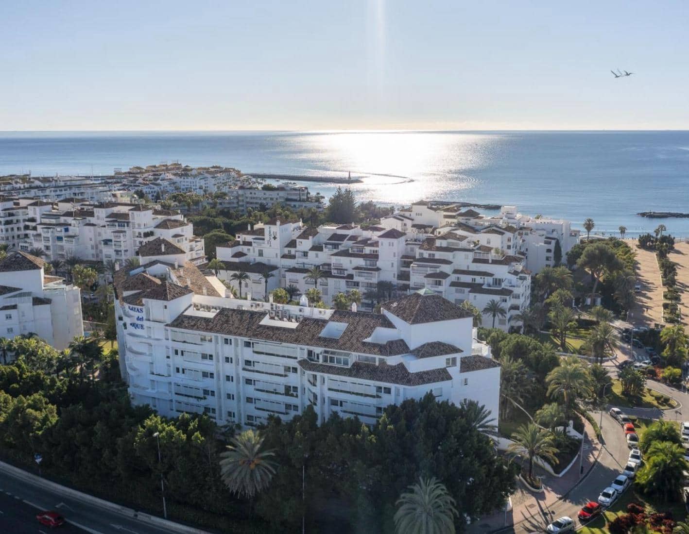 3 bedroom Flat for sale in Puerto Banus with garage - € 1,595,000 (Ref: 9938222)