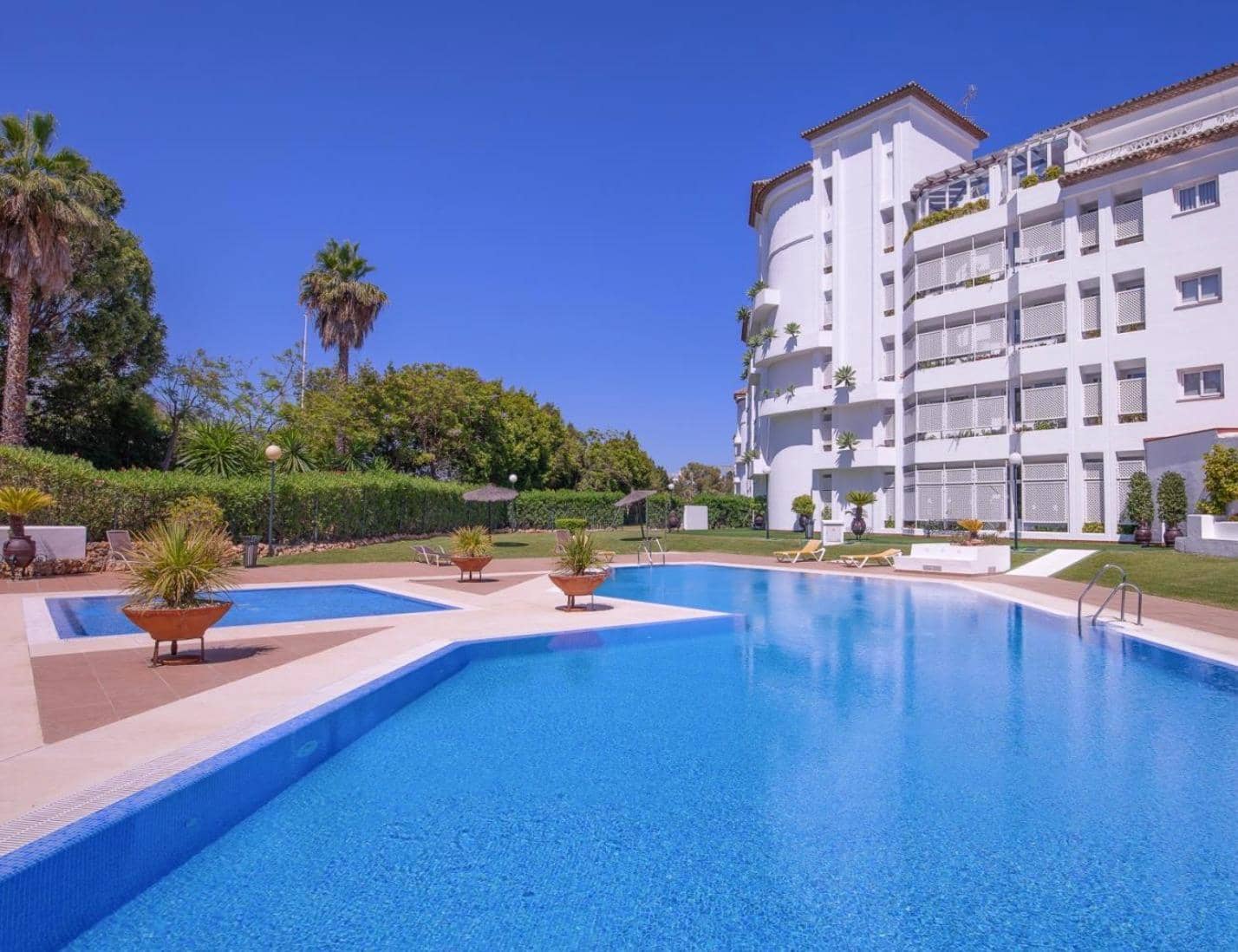3 bedroom Flat for sale in Puerto Banus with garage - € 1,595,000 (Ref: 9938222)