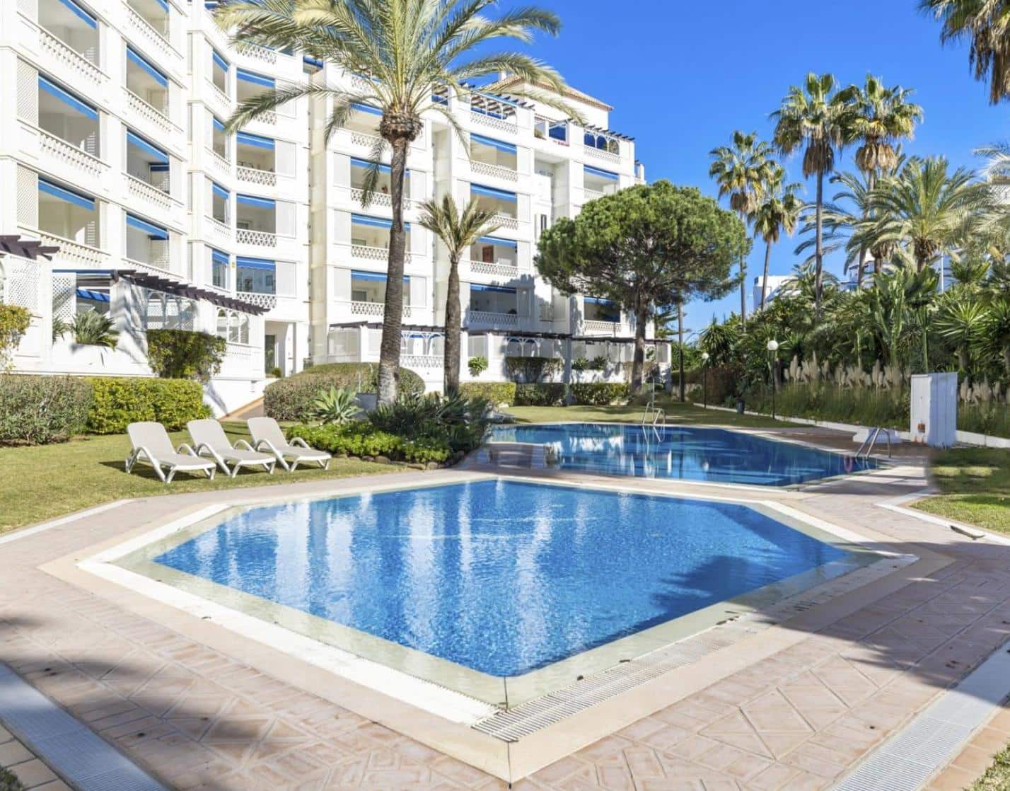 3 bedroom Flat for sale in Puerto Banus with garage - € 1,595,000 (Ref: 9938222)