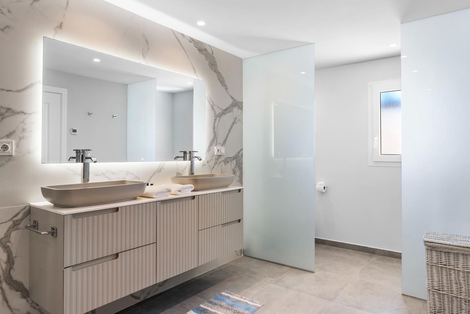 3 bedroom Flat for sale in Puerto Banus with garage - € 1,595,000 (Ref: 9938222)