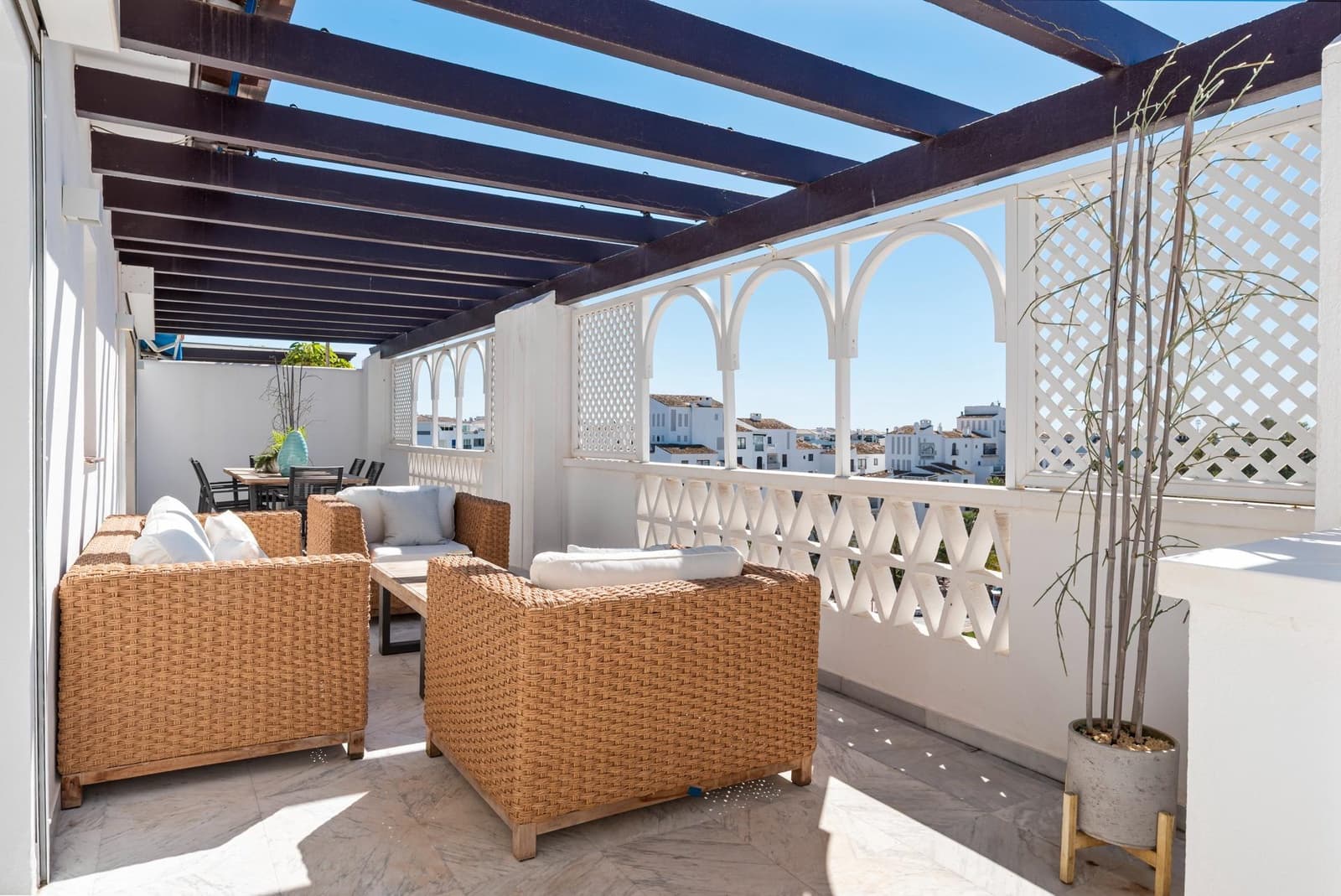 3 bedroom Flat for sale in Puerto Banus with garage - € 1,595,000 (Ref: 9938222)