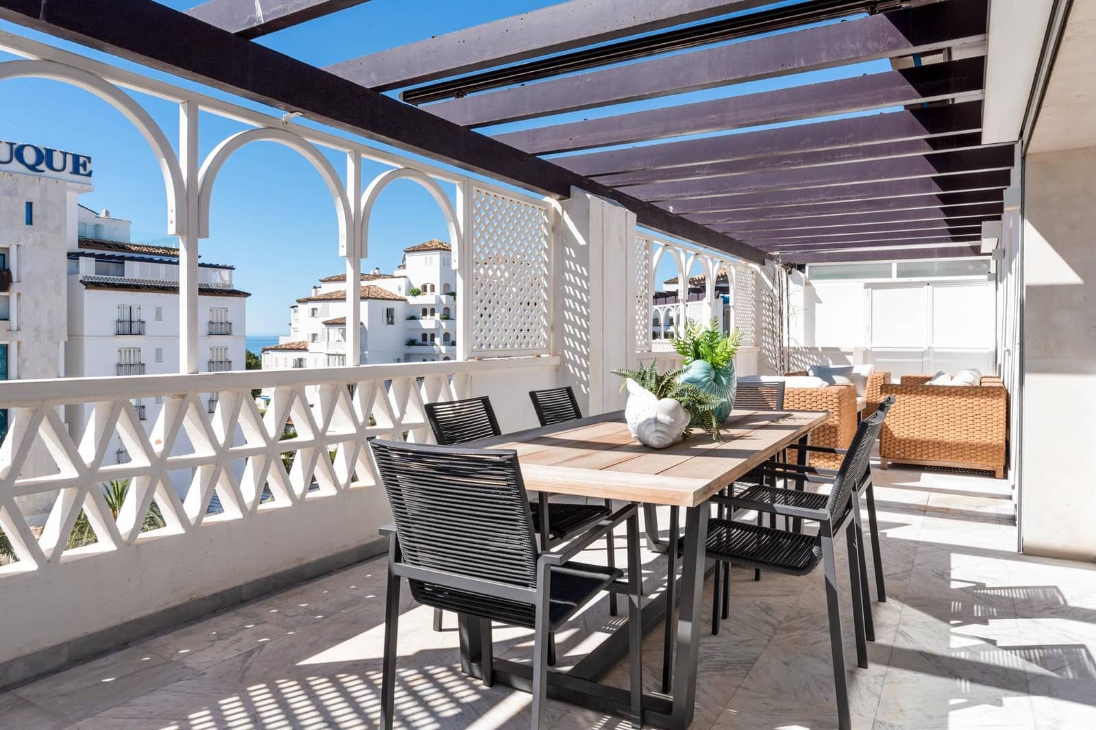 3 bedroom Flat for sale in Puerto Banus with garage - € 1,595,000 (Ref: 9938222)