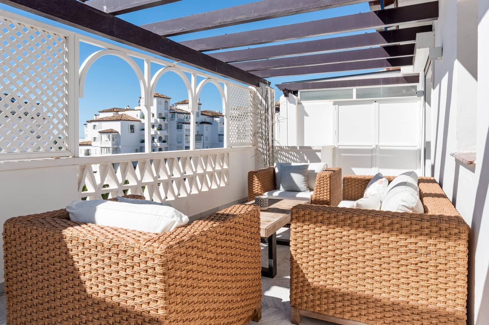 3 bedroom Flat for sale in Puerto Banus with garage - € 1,595,000 (Ref: 9938222)