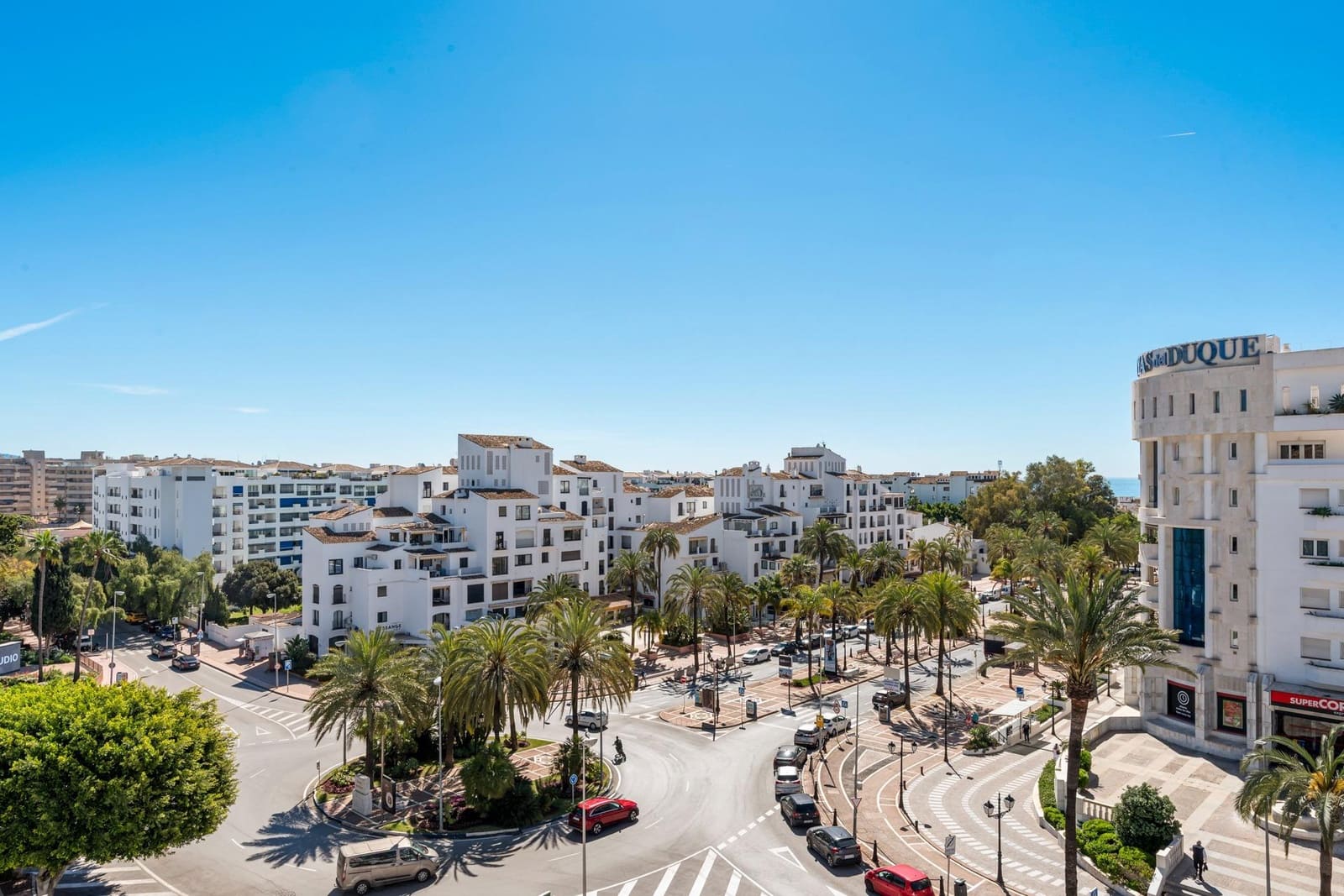 3 bedroom Flat for sale in Puerto Banus with garage - € 1,595,000 (Ref: 9938222)